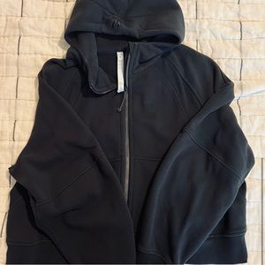 Brand new oversized Lululemon hoodie, size XL/XXL. Black!